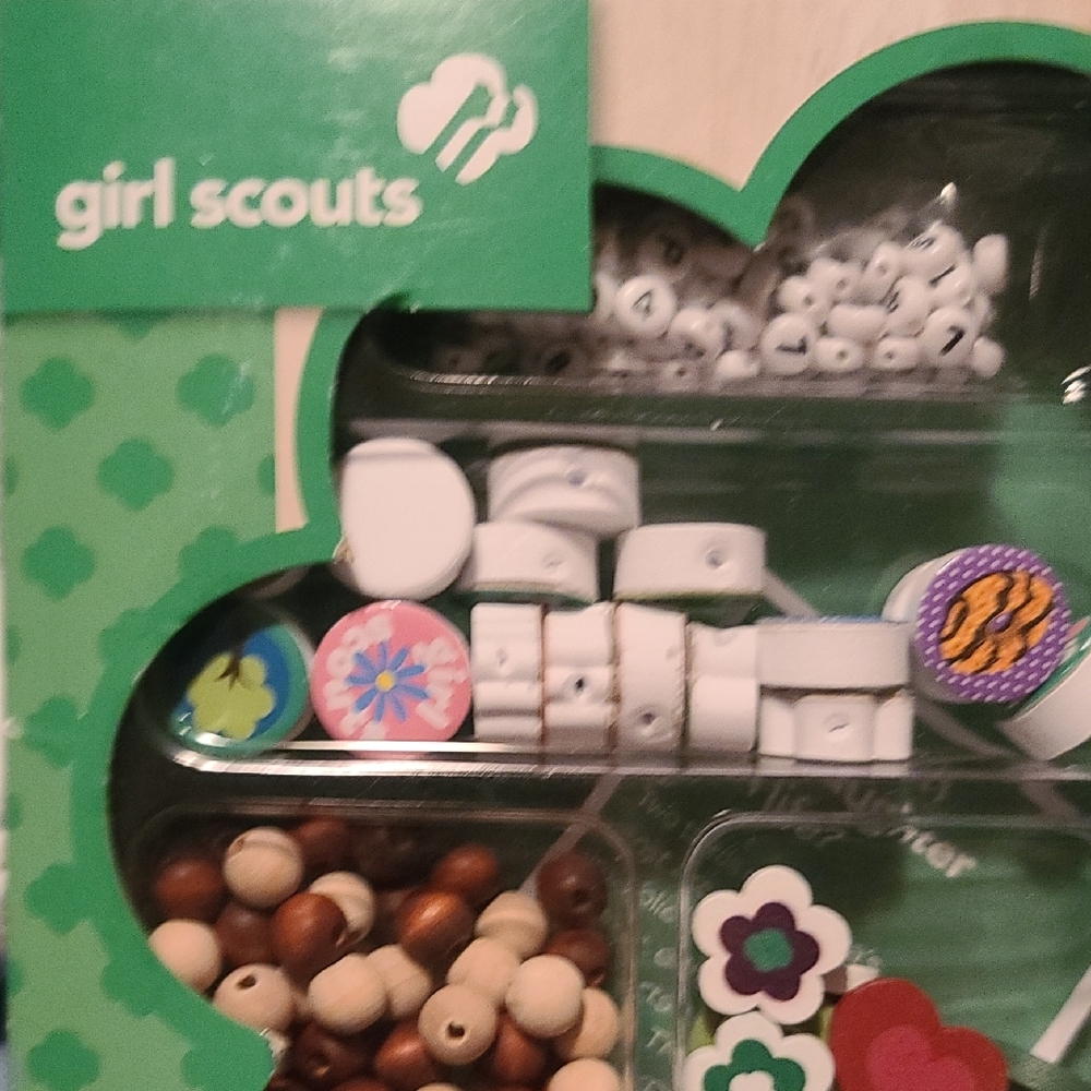 SALE!!! Girl Scouts Designer DIY Jewelry Bead Kit - Multicolor Beads NIB - Picture 4 of 10